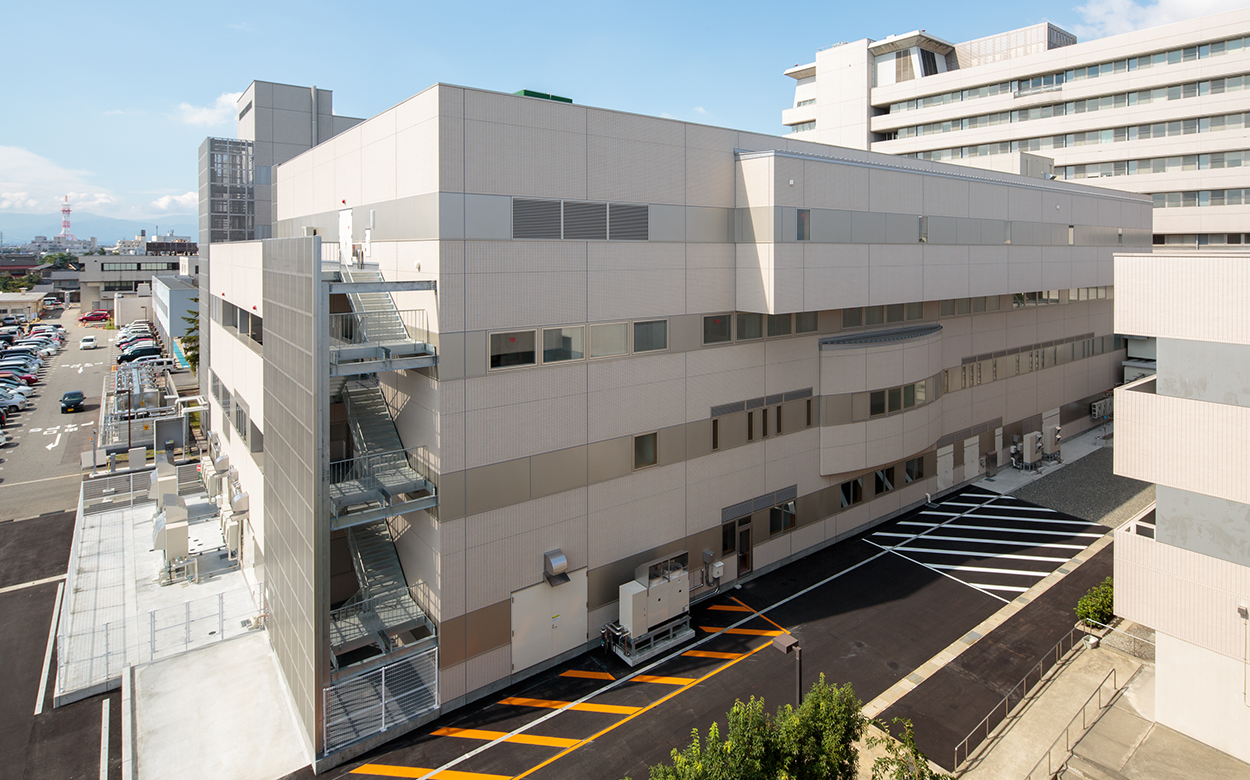 富山県立中央病院 先端医療棟1