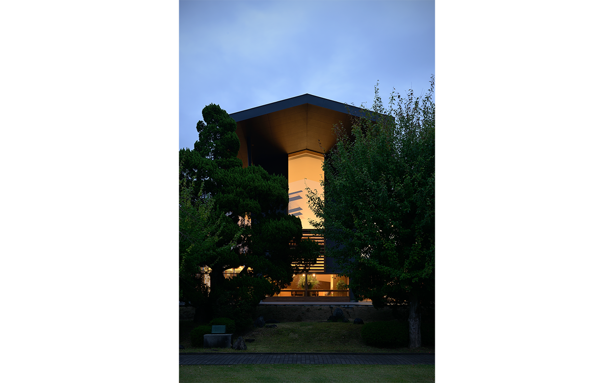 南山城学園 彩雲館(多目的活動棟)1